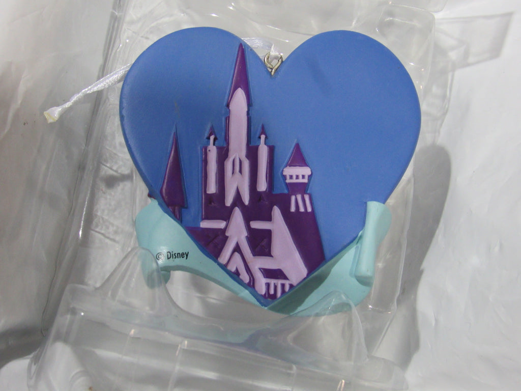 Hallmark Disney Heart Frozen Elsa and Anna 2015 Christmas Tree Ornament