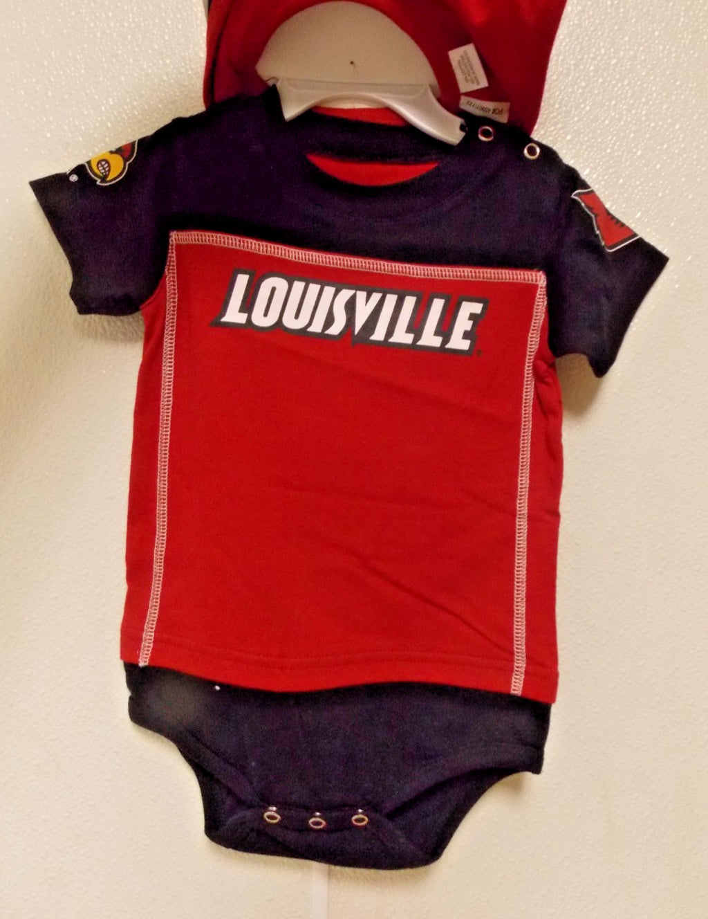 NCAA Louisville Cardinals Bodysuit Bib Bootie Set Size 12-18M by Outer Stuff