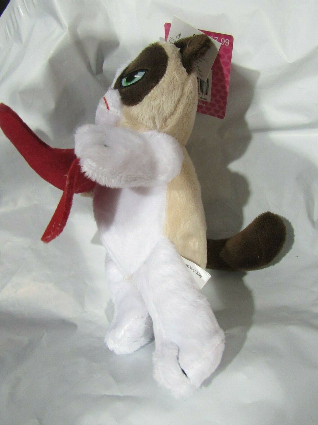 Grumpy Cat 10 inch Holding A Broken Heart by Grumpy Cat Limited