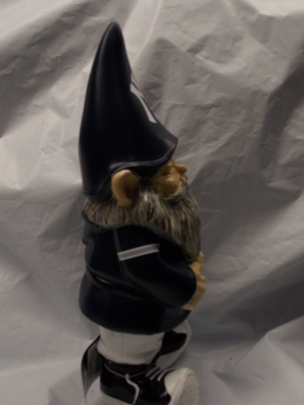 MLB New York Yankees 10 1/2 Inch Resin Garden Team Gnome Statue by FOCO