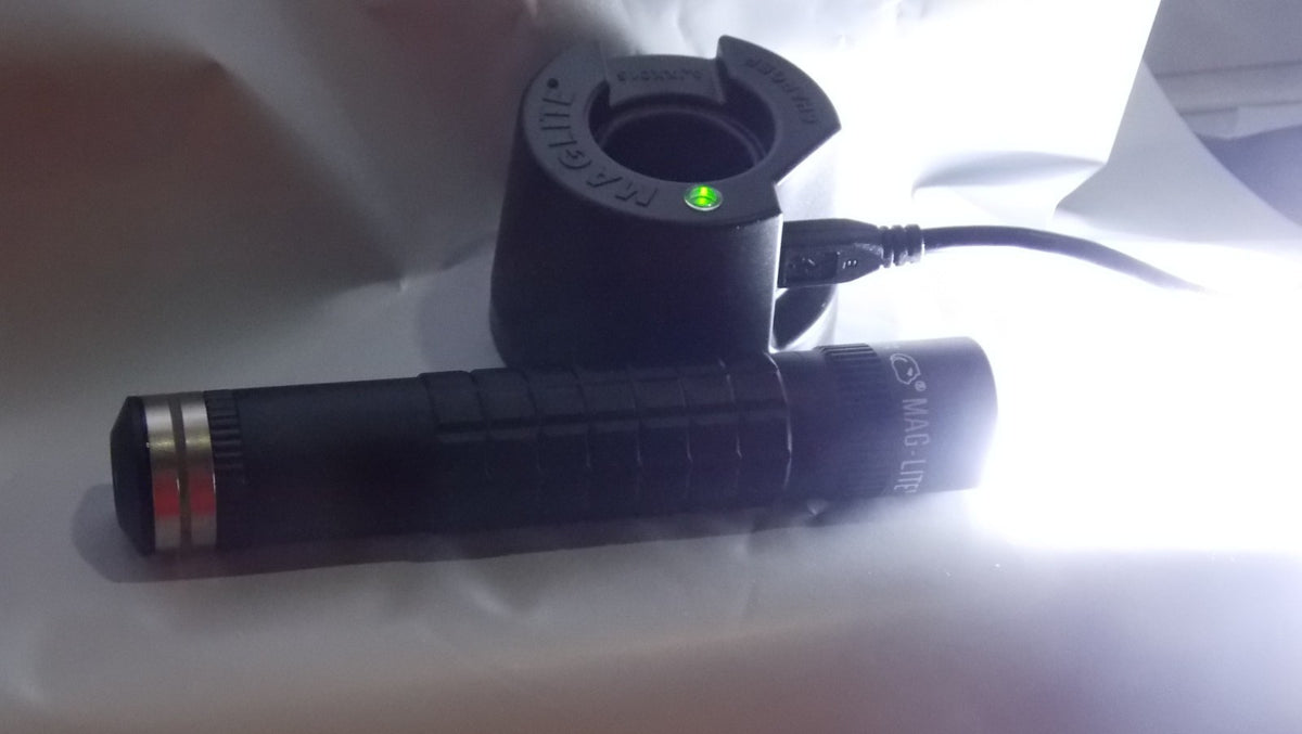 Mag-Lite Mag Tac LED Rechargeable Flashlight Water Proof 543 Lumens TRM1RA4