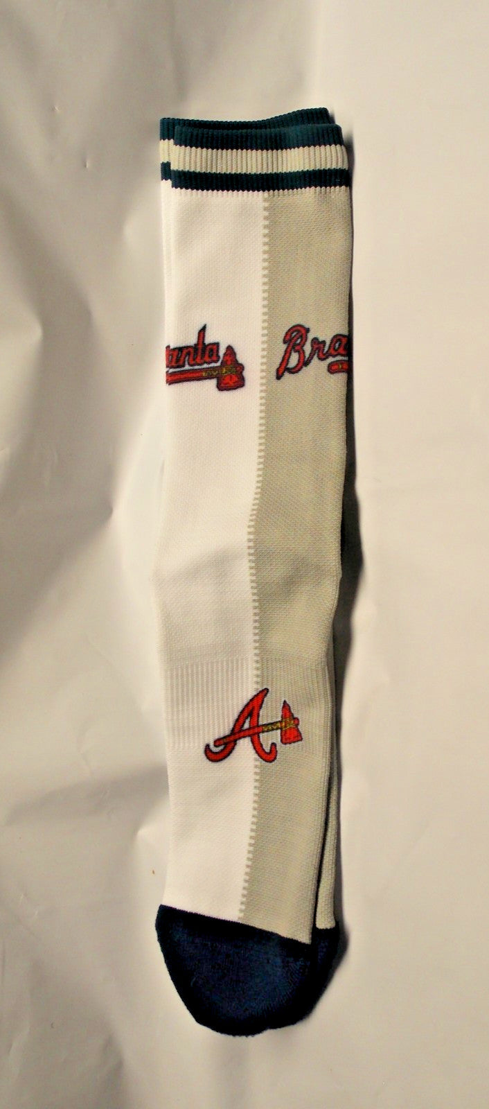 MLB Atlanta Braves Socks 2 Color with a Zipper in the Center Men's L 6-12 by pkwy