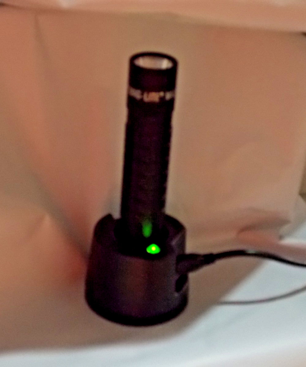Mag-Lite Mag Tac LED Rechargeable Flashlight Water Proof 543 Lumens TRM1RA4