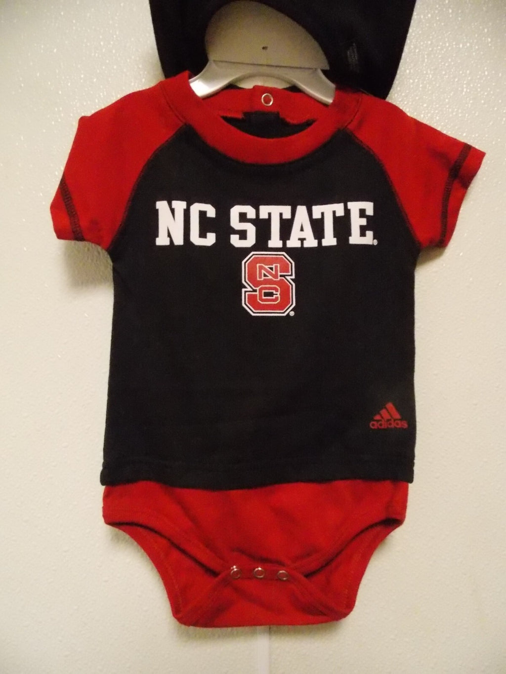 North Carolina State Bodysuit Bib Bootie Red and Black Set Size 24M by OUTERStuff