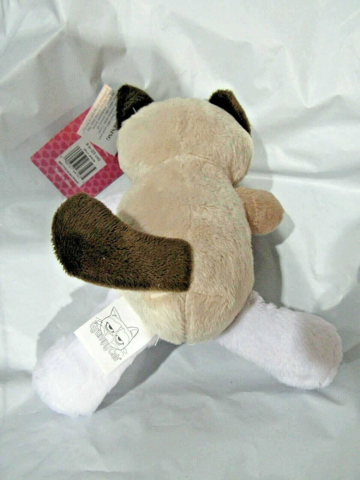 Grumpy Cat 10 inch Holding A Broken Heart by Grumpy Cat Limited