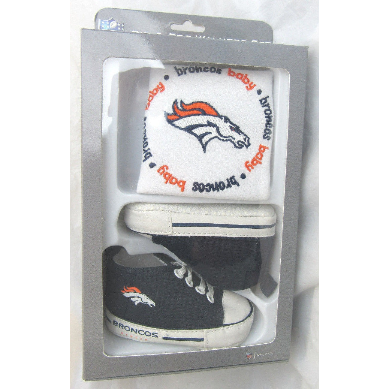 NFL BABY FANATIC BIB & PRE-WALKERS SNEAKERS GREEN DENVER BRONCOS