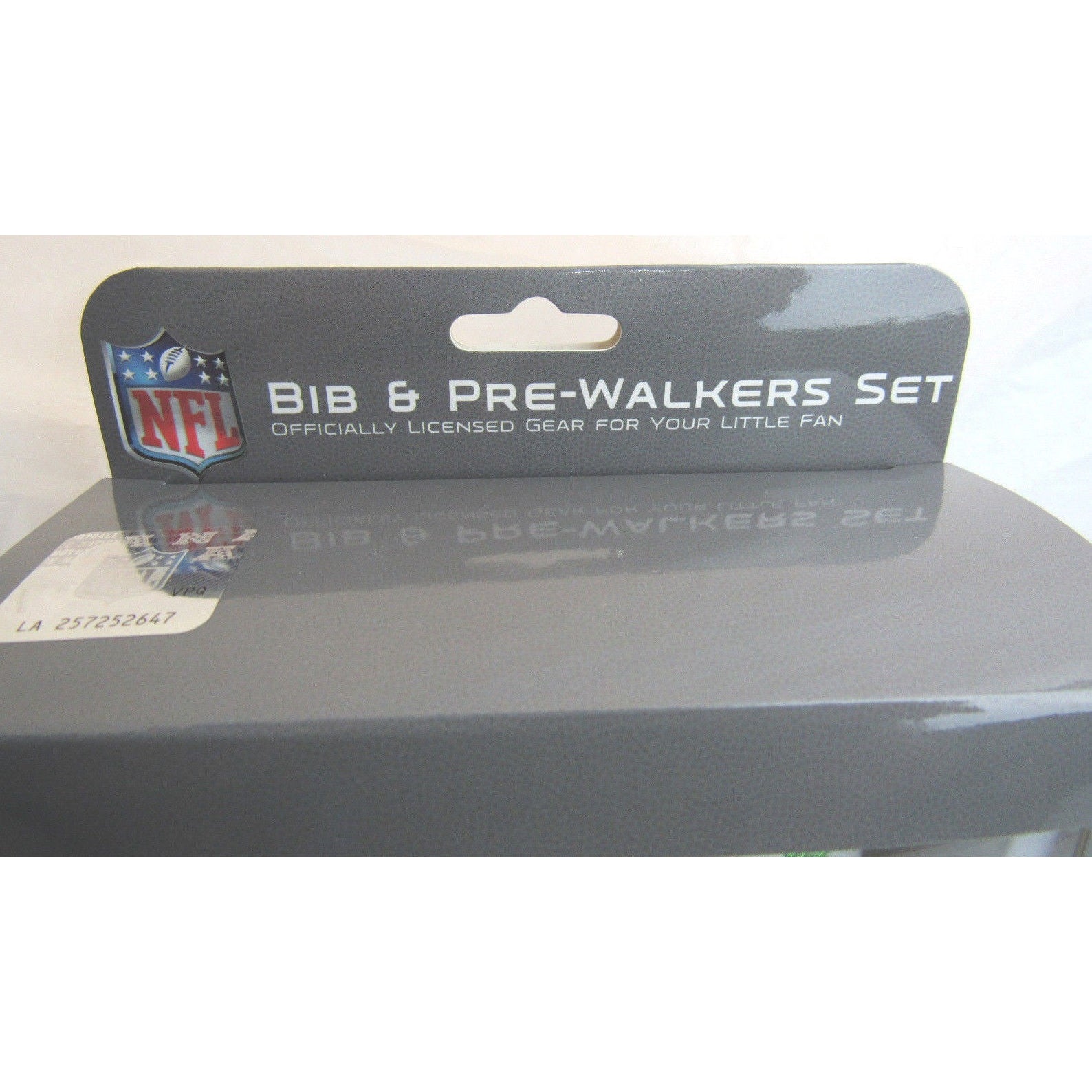 NFL BABY FANATIC BIB & PRE-WALKERS SNEAKERS GREEN DENVER BRONCOS
